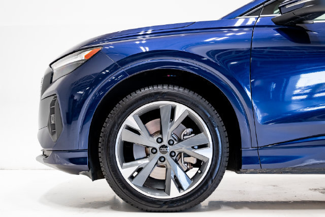 Used 2022 Audi Q4 e-tron Premium w/ Convenience Package AWD/4WD image 28