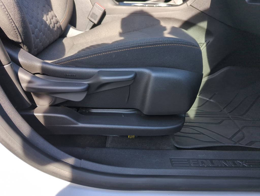 Used 2018 Chevrolet Equinox LT FWD image 37