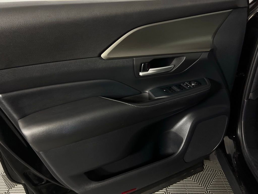 Used 2025 Toyota Grand Highlander AWD image 23