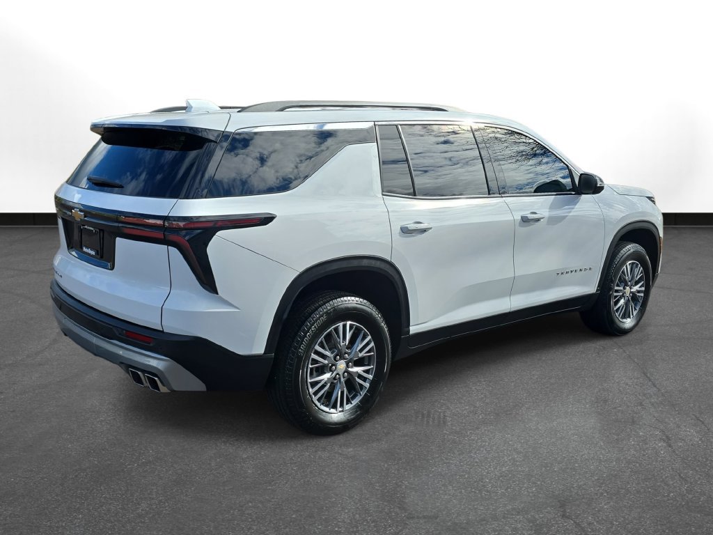 Used 2025 Chevrolet Traverse LT w/ LPO, Floor Liner Package AWD/4WD image 5