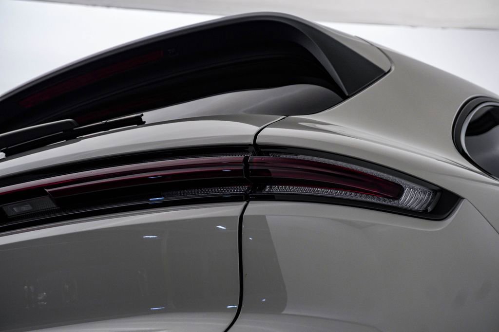 Certified 2025 Porsche Cayenne AWD/4WD image 12