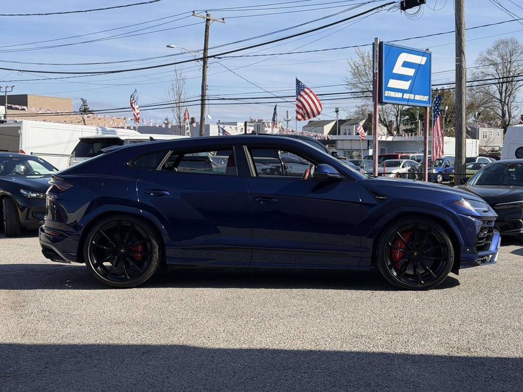 Used 2022 Lamborghini Urus AWD/4WD image 9