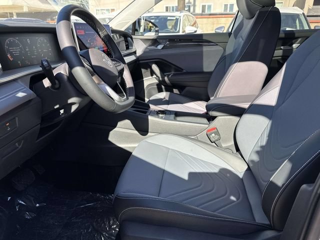 New 2026 Volkswagen Tiguan SE FWD image 12