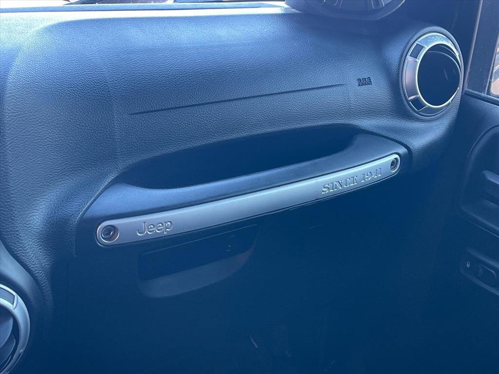 Used 2016 Jeep Wrangler Unlimited Sahara image 6