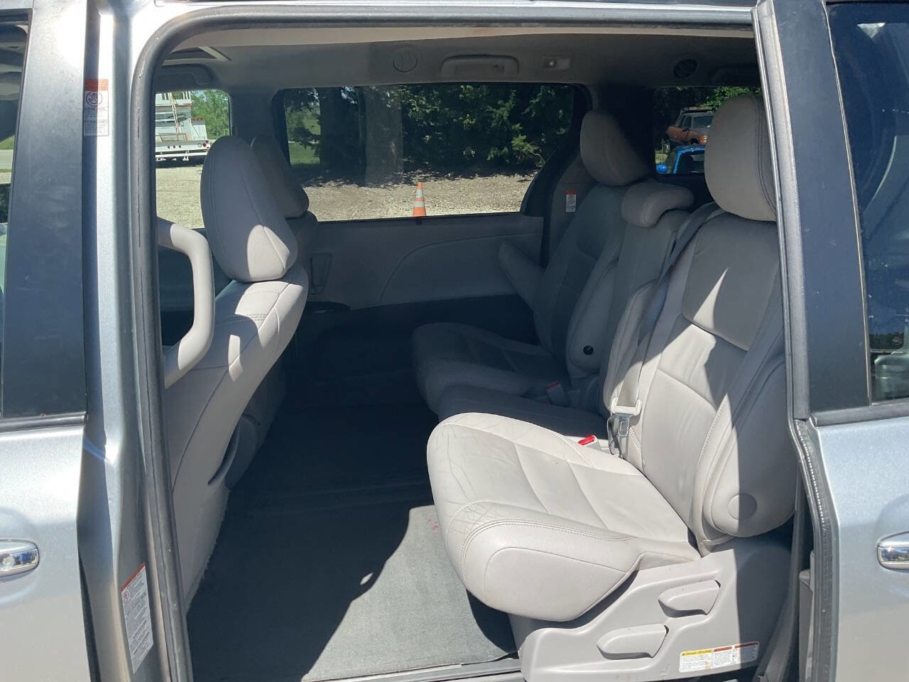 Used 2015 Toyota Sienna XLE FWD image 12