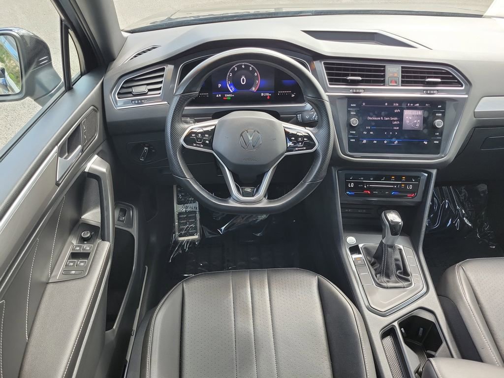 Used 2022 Volkswagen Tiguan SE R-Line image 17