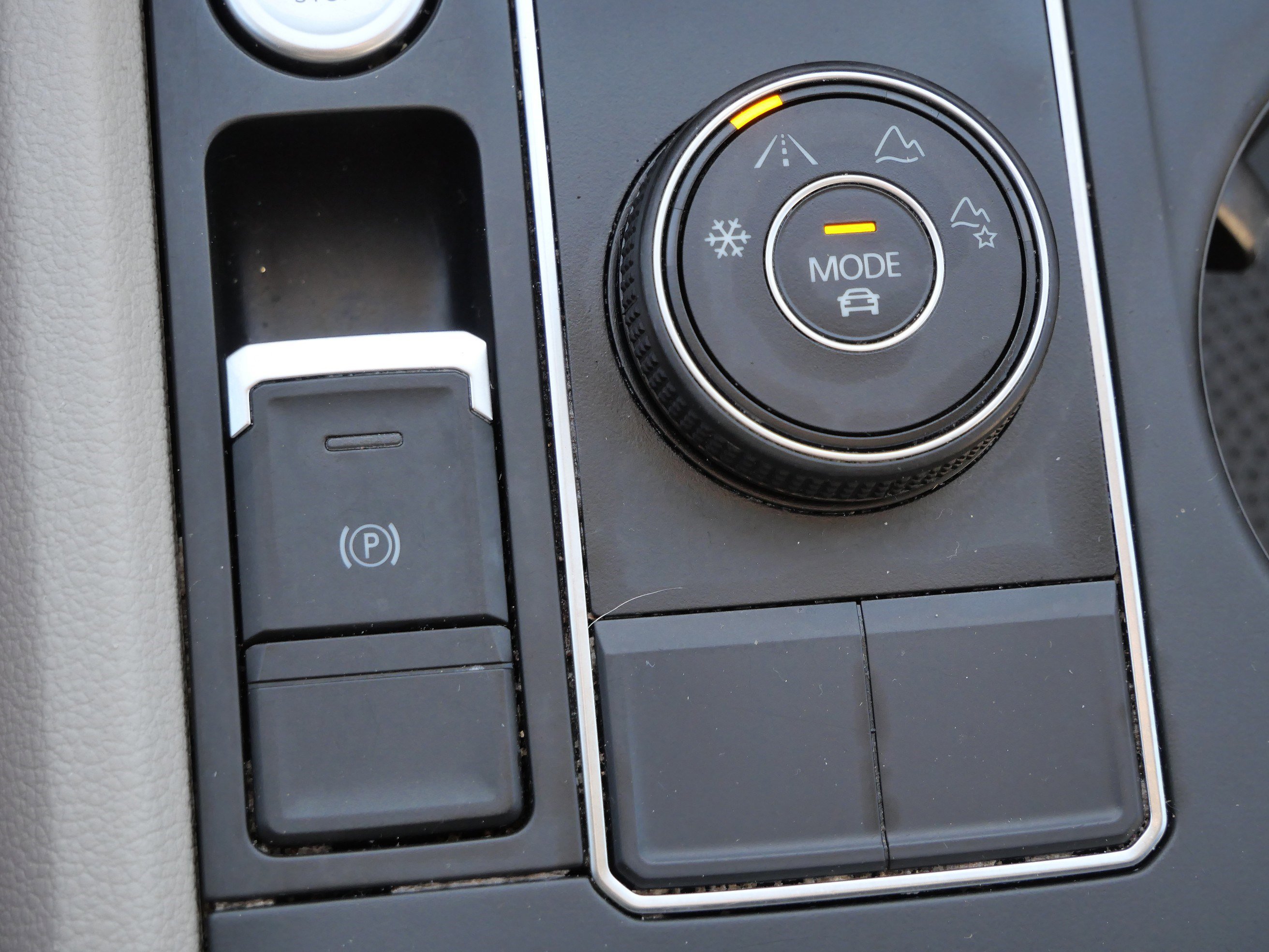 Used 2022 Volkswagen Atlas SE image 28