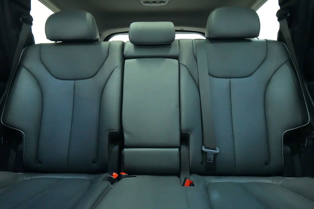 Used 2023 Hyundai Santa Fe Limited w/ Cargo Package image 22