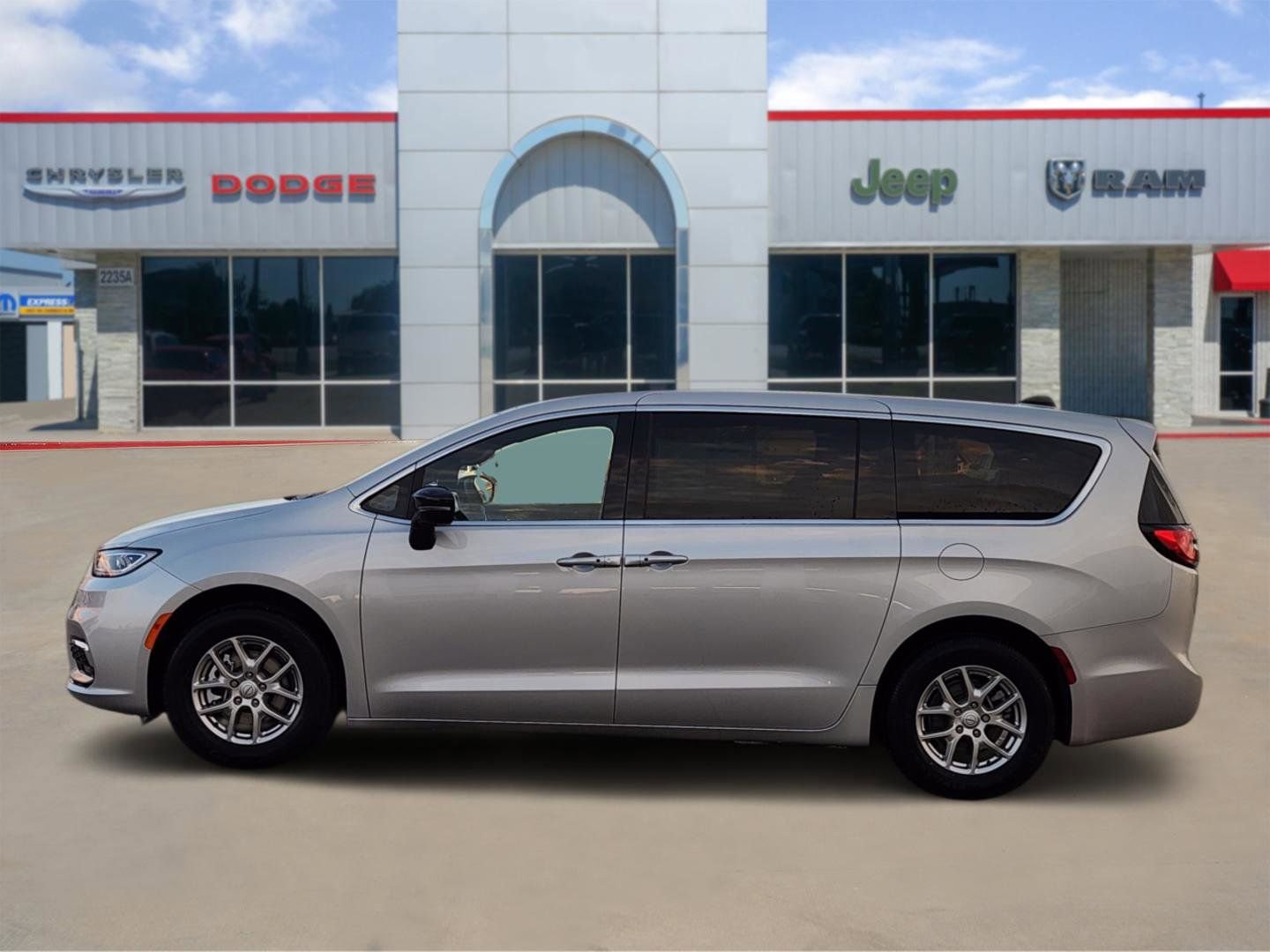 New 2026 Chrysler Pacifica Select image 3