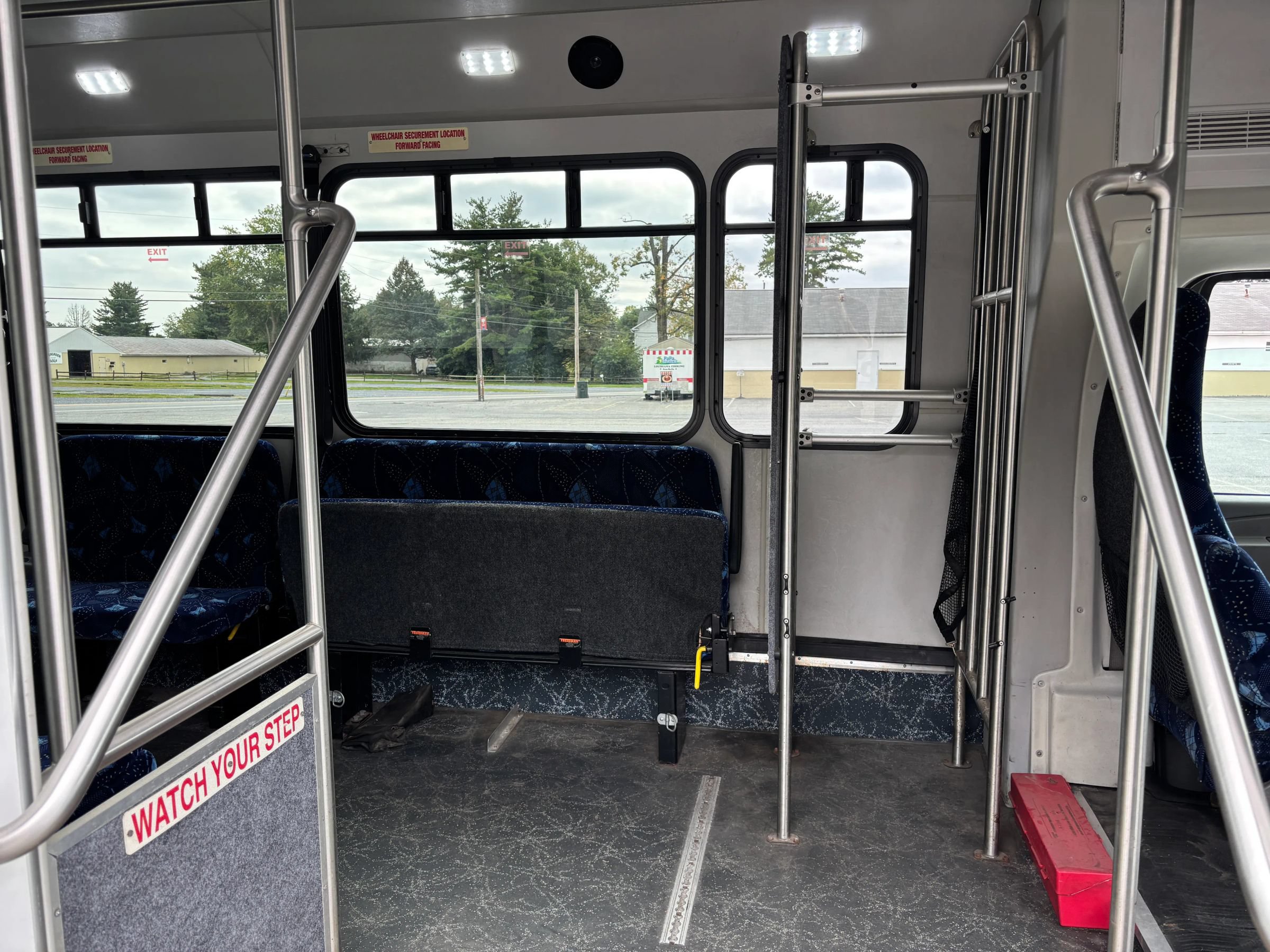 Used 2015 Chevrolet Express 4500 w/ Shuttle Bus Package RWD image 21