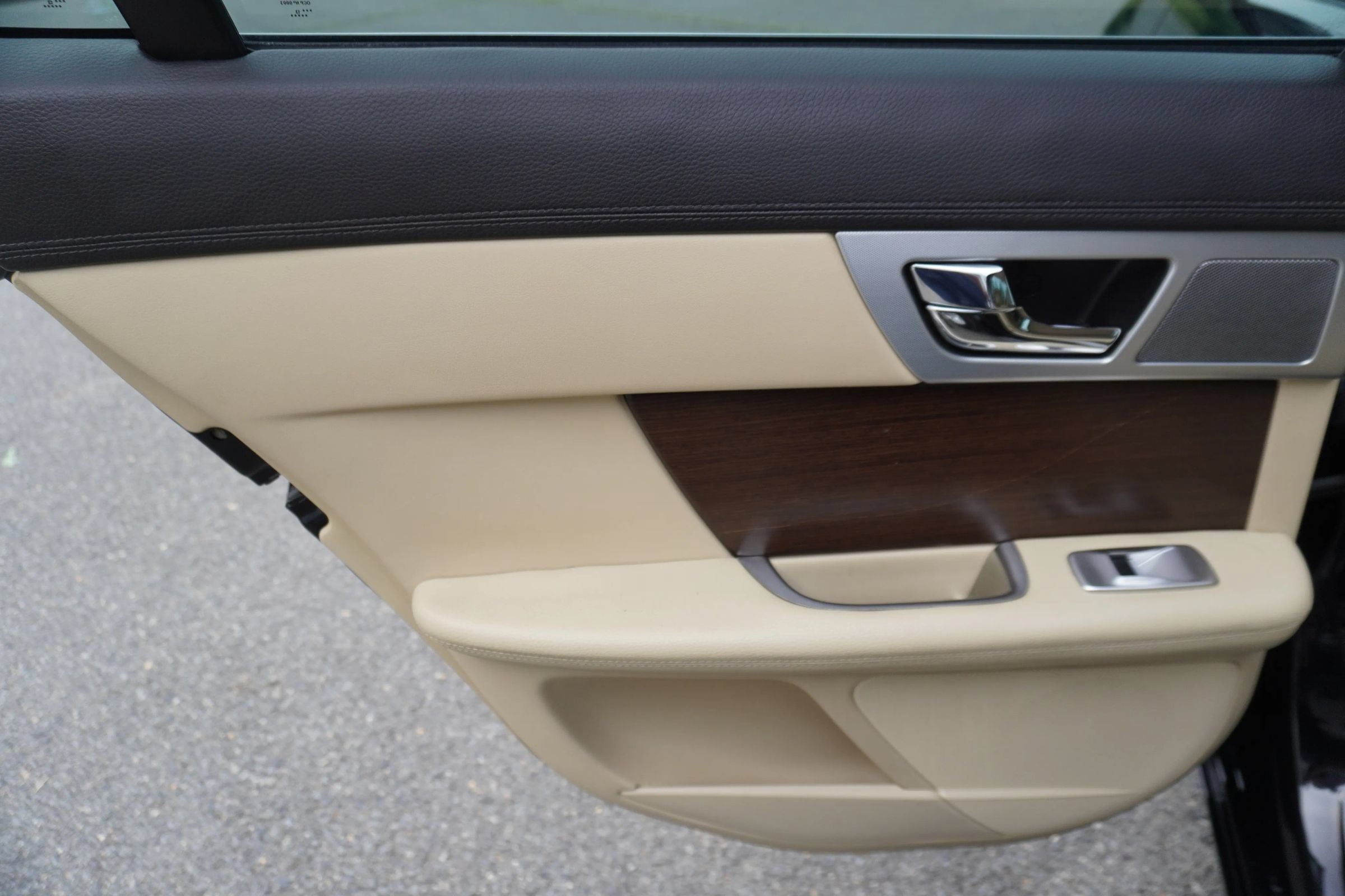 Used 2013 Jaguar XF 3.0 RWD image 14