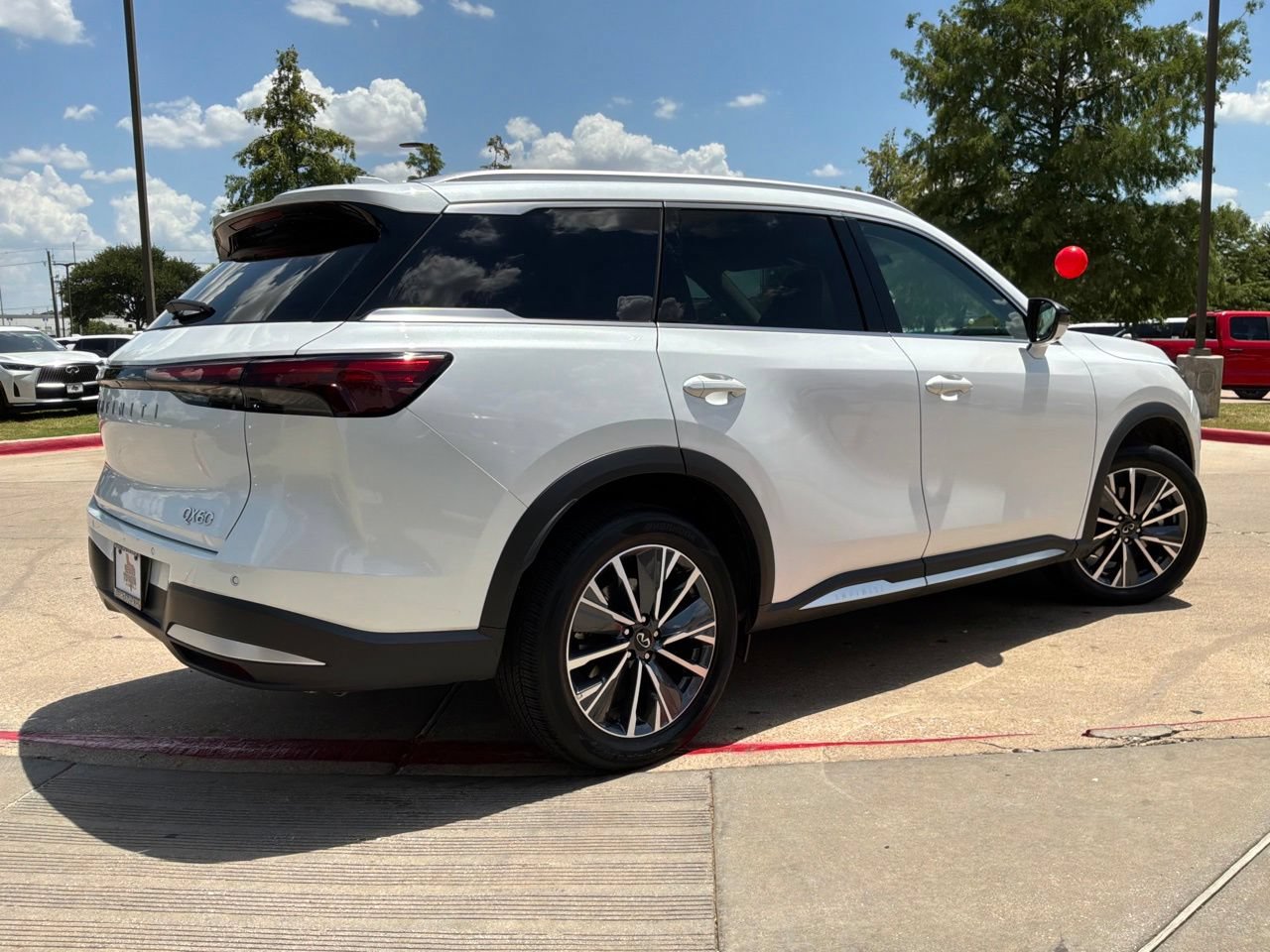 Used 2026 INFINITI QX60 Luxe FWD image 6