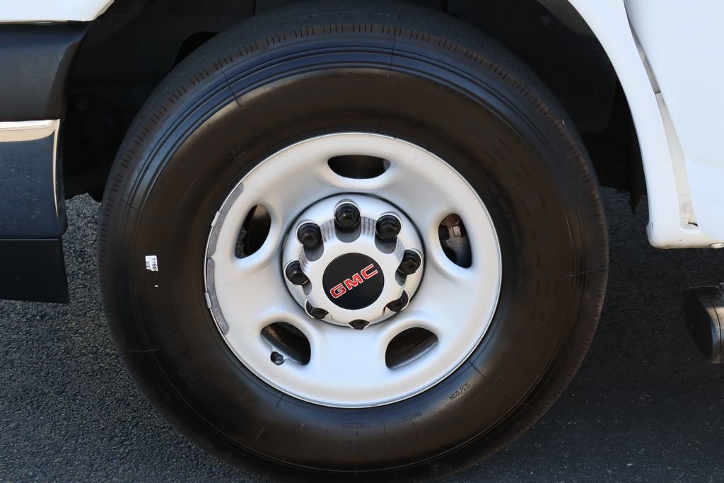 Used 2022 GMC Savana 3500 LS w/ Chrome Appearance Package image 27