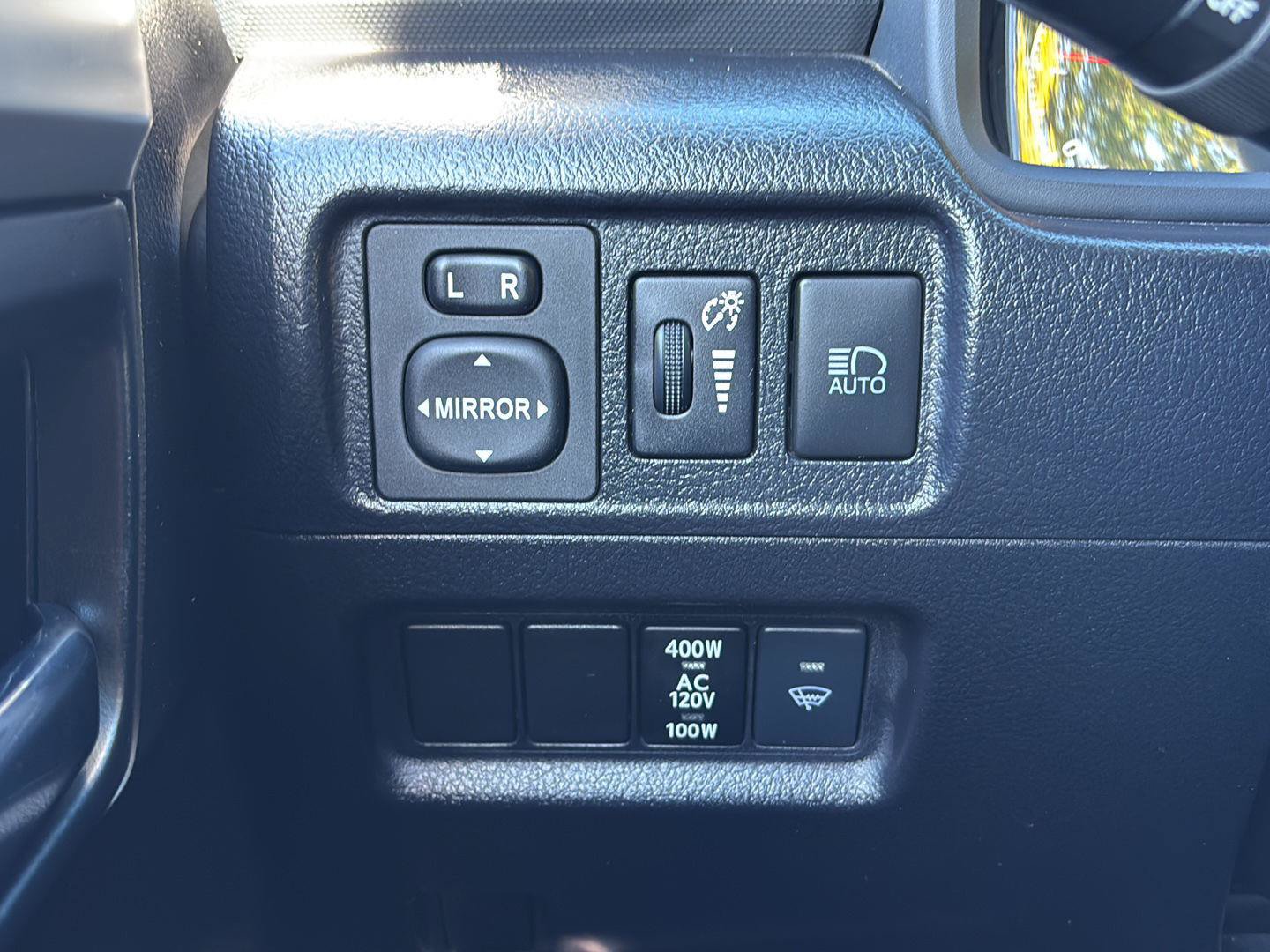 Used 2022 Toyota 4Runner SR5 AWD/4WD image 37