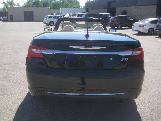 Used 2012 Chrysler 200 Touring FWD image 8
