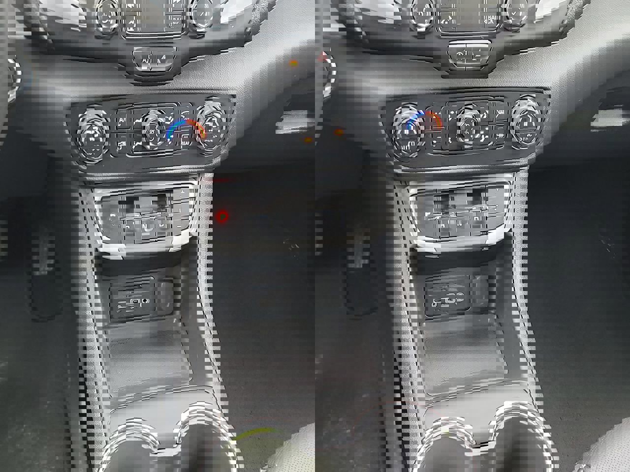 Used 2023 GMC Terrain SLT image 17