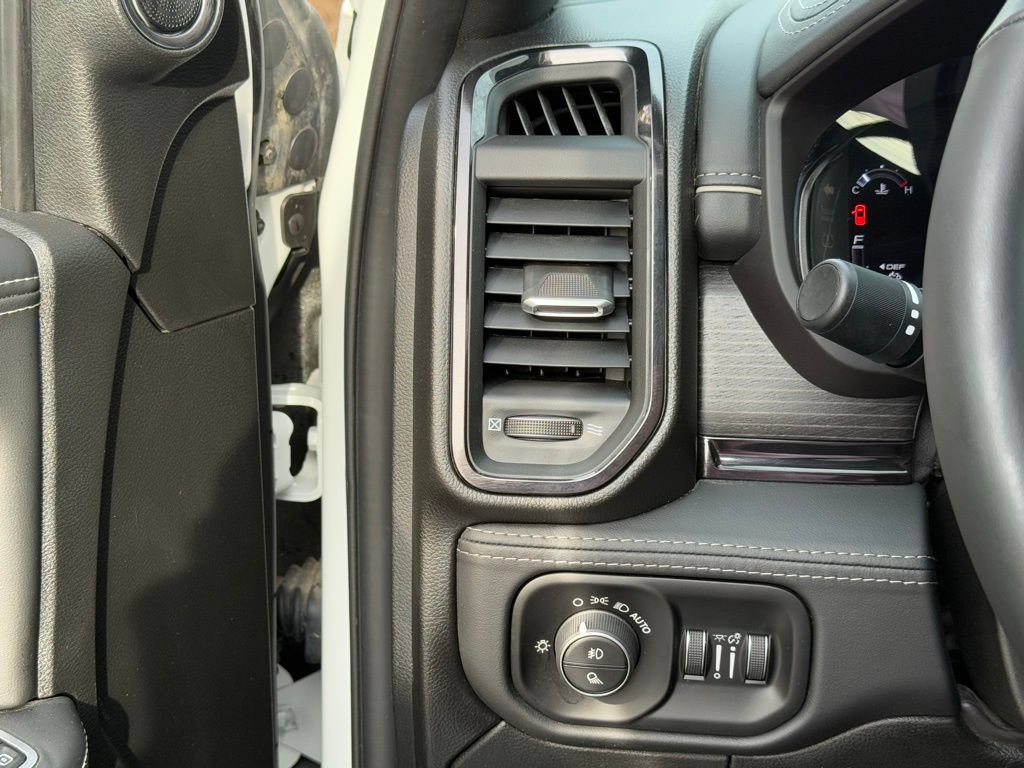 Used 2024 RAM 2500 Limited AWD/4WD image 9