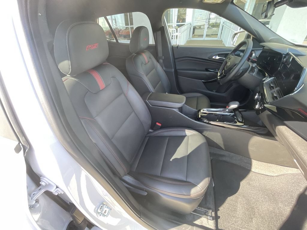 Certified 2025 Chevrolet Trax RS w/ Driver Confidence Package FWD image 27
