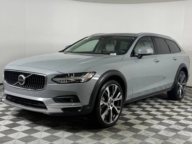 Used 2025 Volvo V90 B6 Cross Country Ultra w/ Climate Package AWD/4WD image 2
