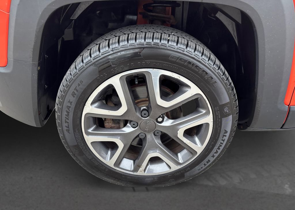 Used 2015 Jeep Renegade Latitude w/ Popular Equipment Group AWD/4WD image 12