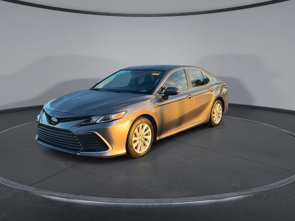 Used 2023 Toyota Camry LE FWD image 4