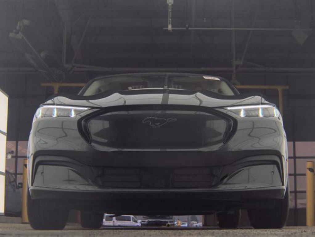 Used 2021 Ford Mustang Mach-E Premium image 3