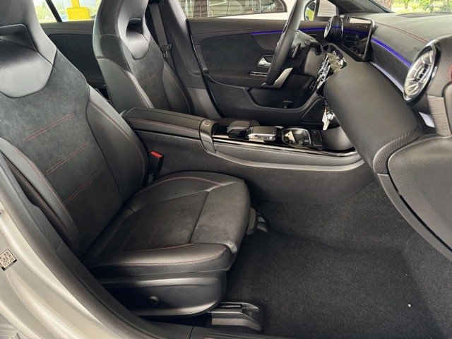 Used 2023 Mercedes-Benz CLA 250 4MATIC image 15