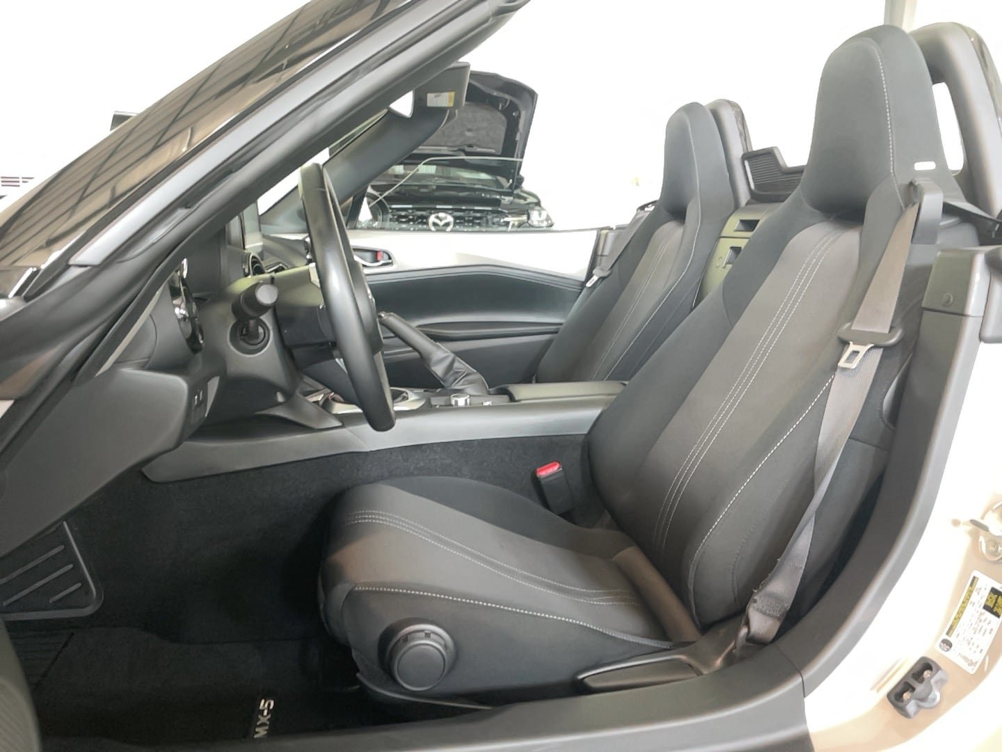 Used 2023 MAZDA MX-5 Miata Club RWD image 7