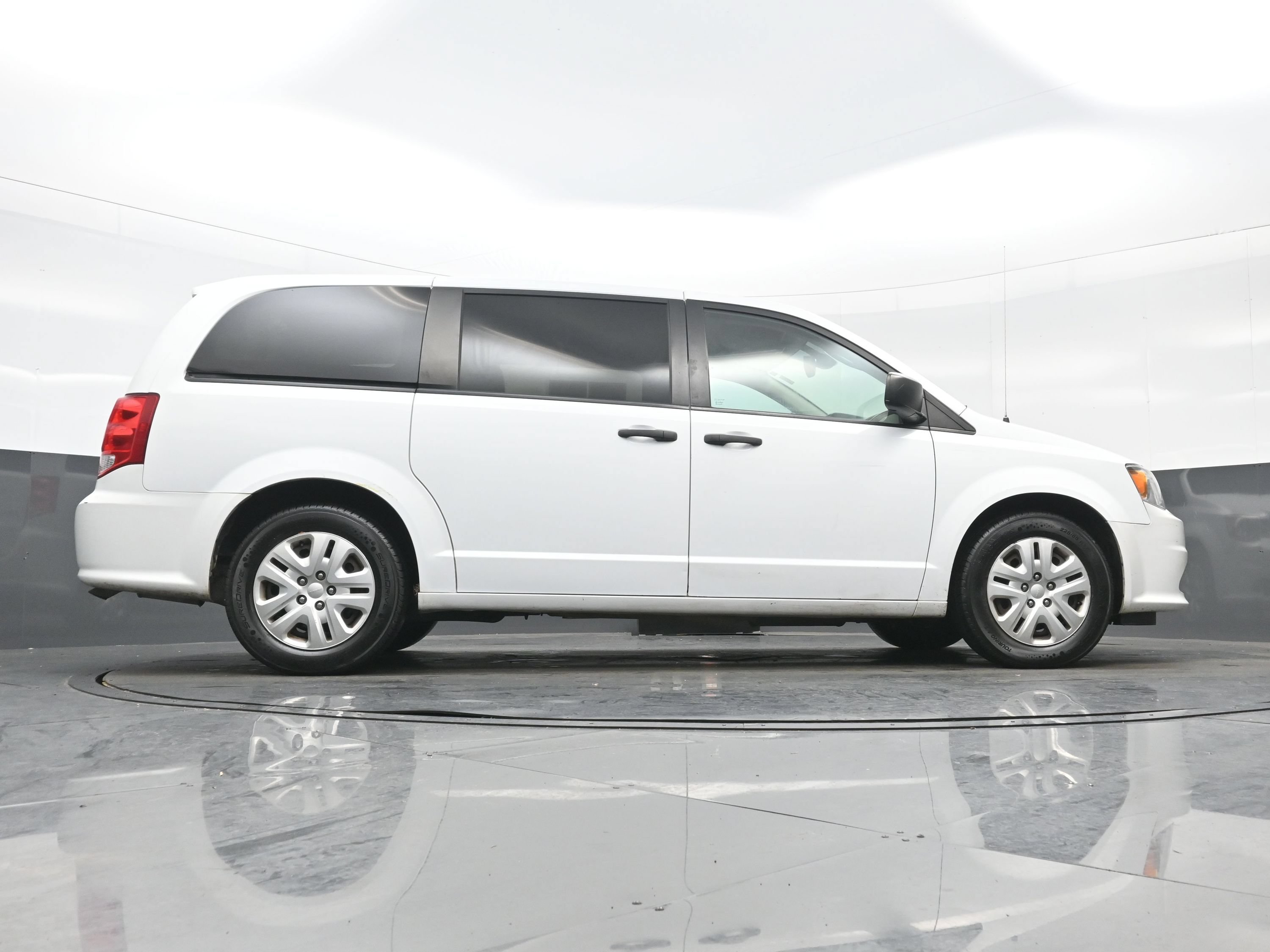 Used 2019 Dodge Grand Caravan SE w/ UConnect Hands-Free Group FWD image 26