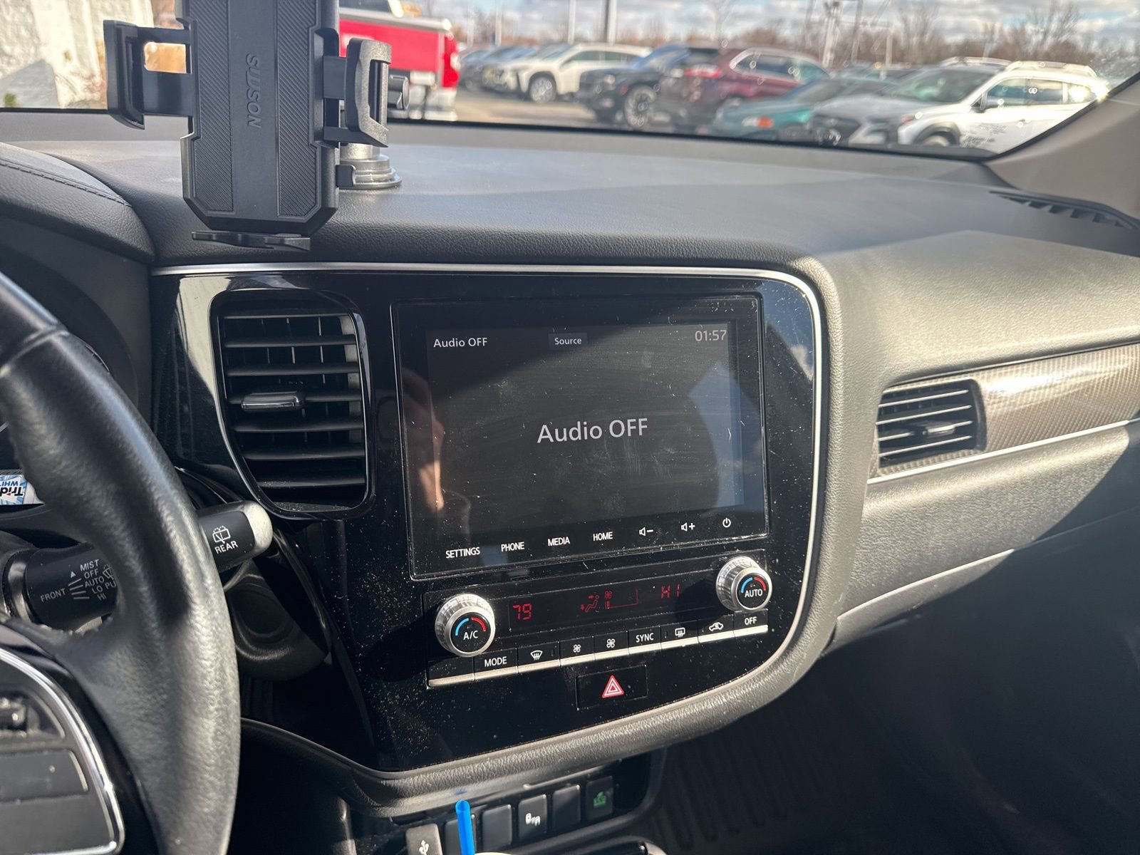 Used 2020 Mitsubishi Outlander AWD image 14