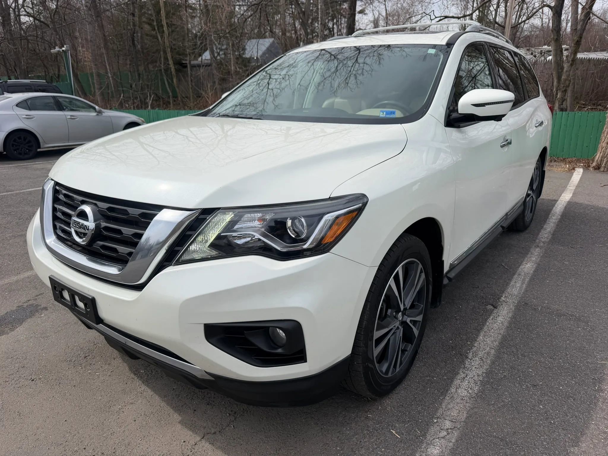 Used 2020 Nissan Pathfinder Platinum image 1