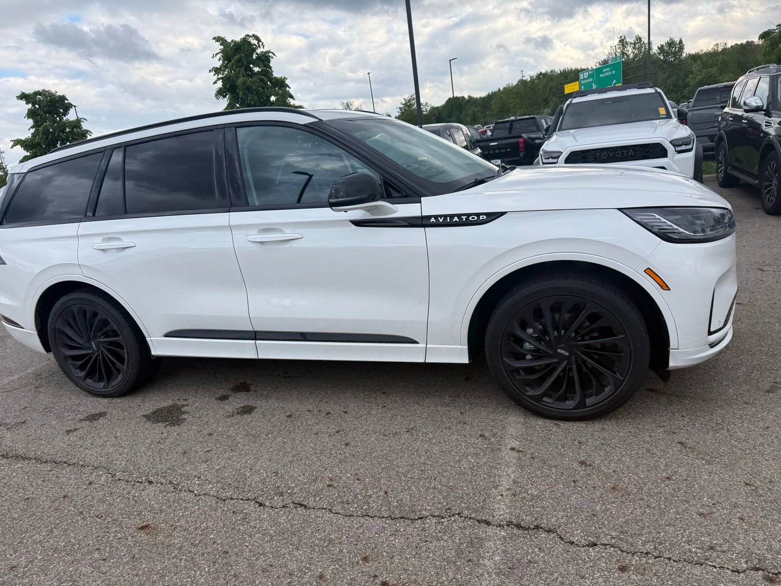 Used 2025 Lincoln Aviator Reserve w/ Equipment Group 201A AWD/4WD image 4