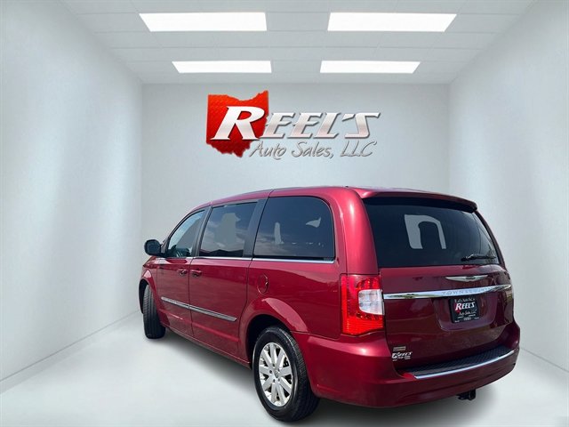 Used 2014 Chrysler Town & Country Touring FWD image 10