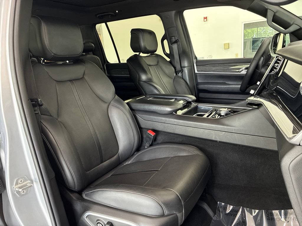 Used 2022 Jeep Wagoneer Series III w/ Premium Group I AWD/4WD image 21