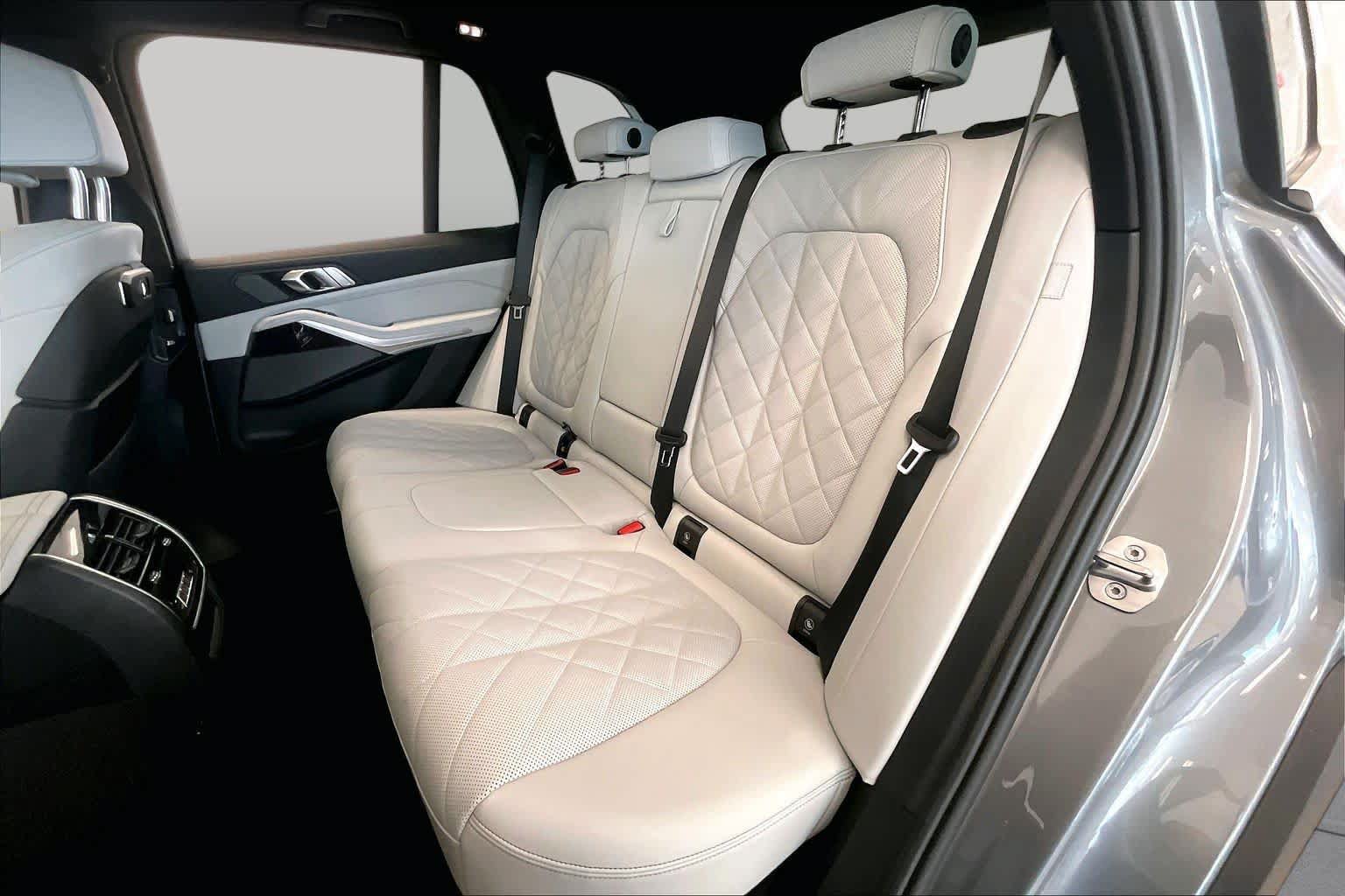 Used 2024 BMW X5 sDrive40i w/ Premium Package RWD image 19
