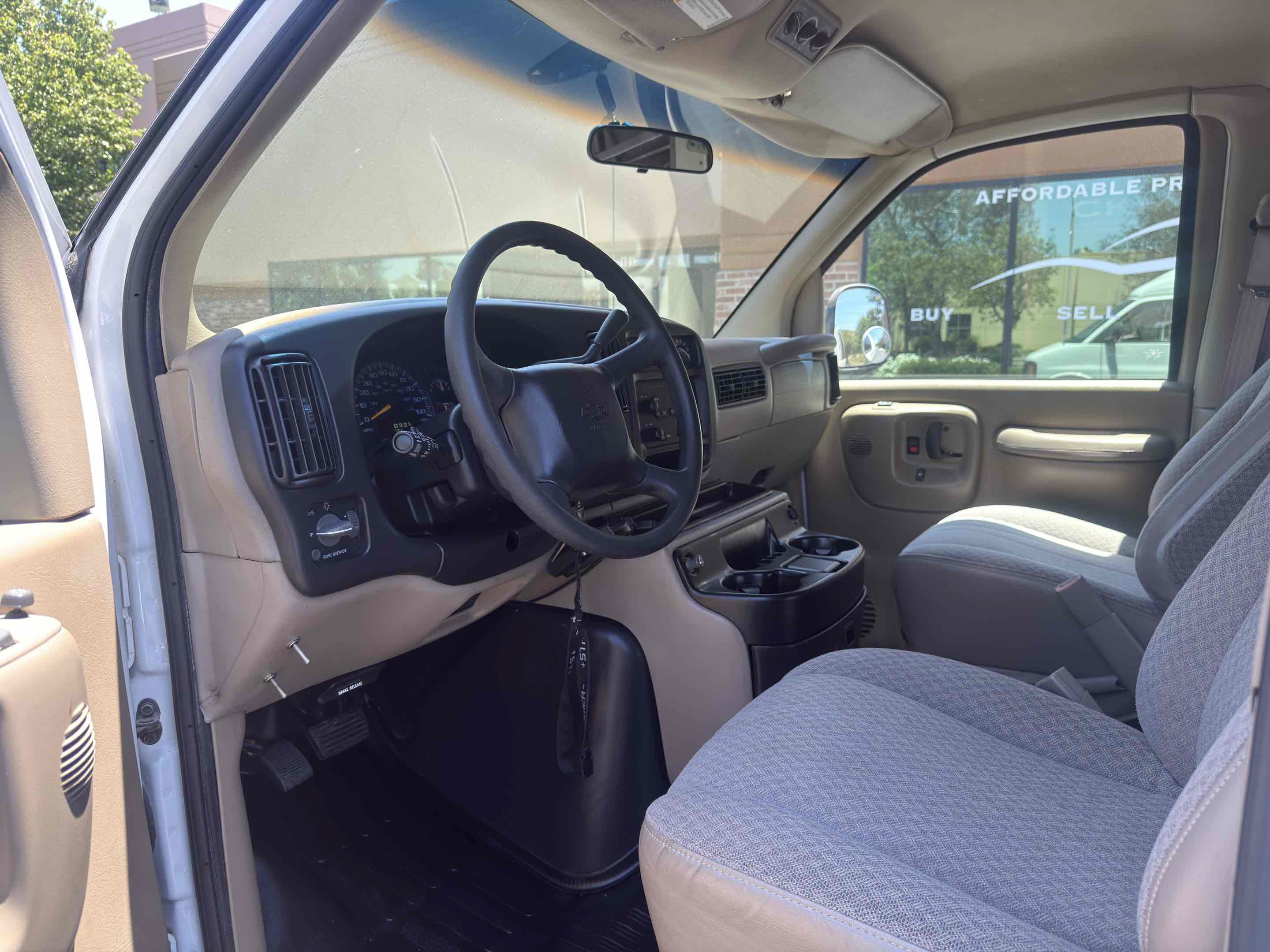 Used 2001 Chevrolet Express 3500 w/ Convenience Pkg 1 RWD image 49