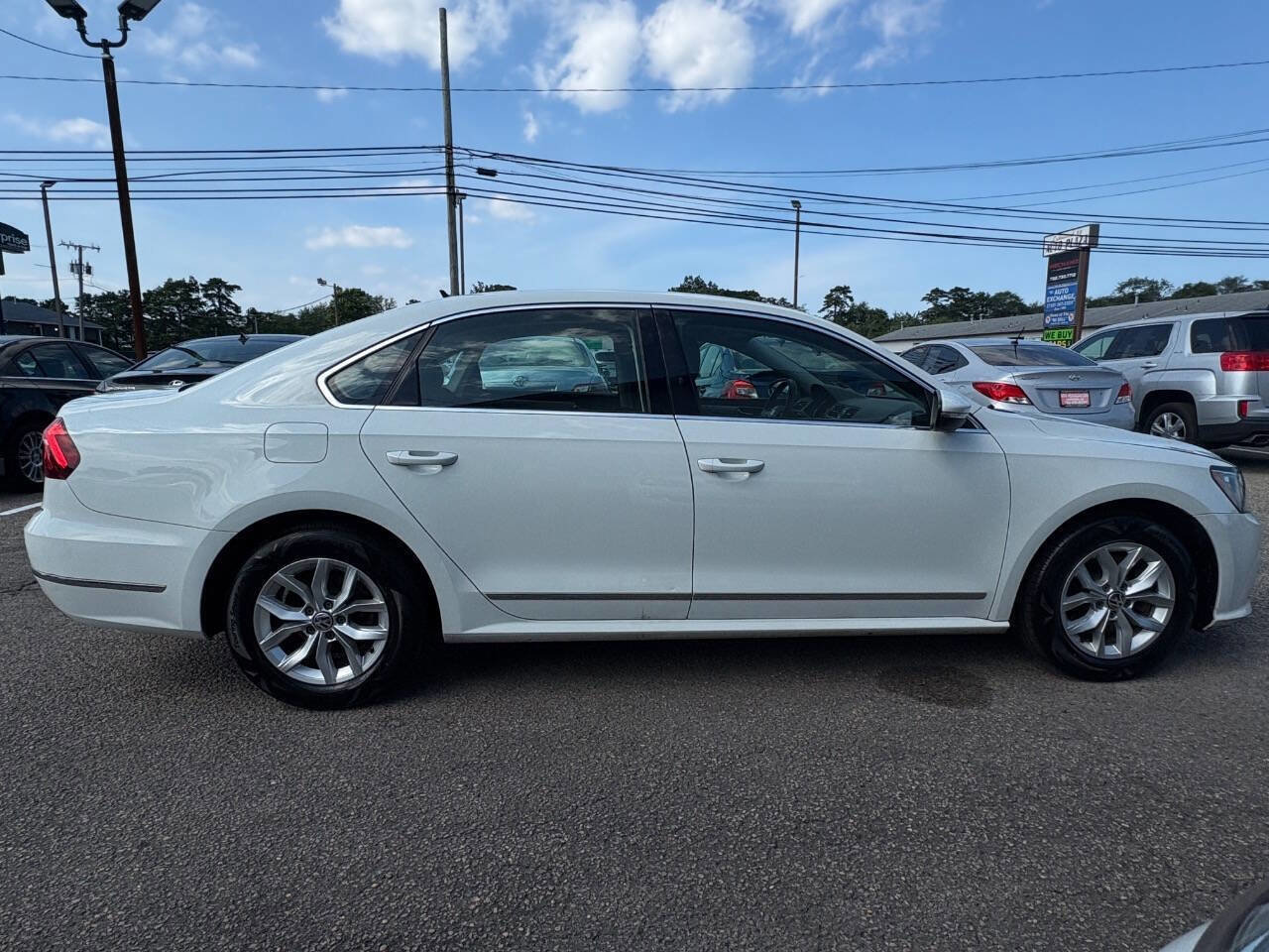 Used 2017 Volkswagen Passat 1.8T S image 10