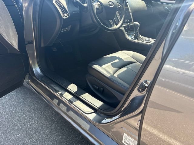 Used 2016 INFINITI Q50 Premium AWD/4WD image 4