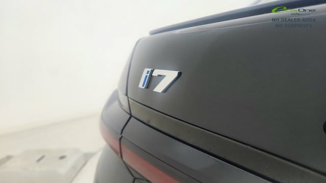 Used 2025 BMW i7 eDrive50 w/ M Sport Package RWD image 17