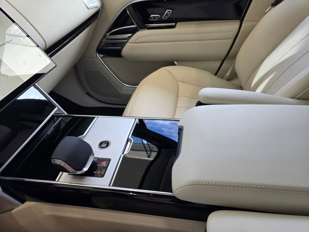 New 2025 Land Rover Range Rover SE image 41