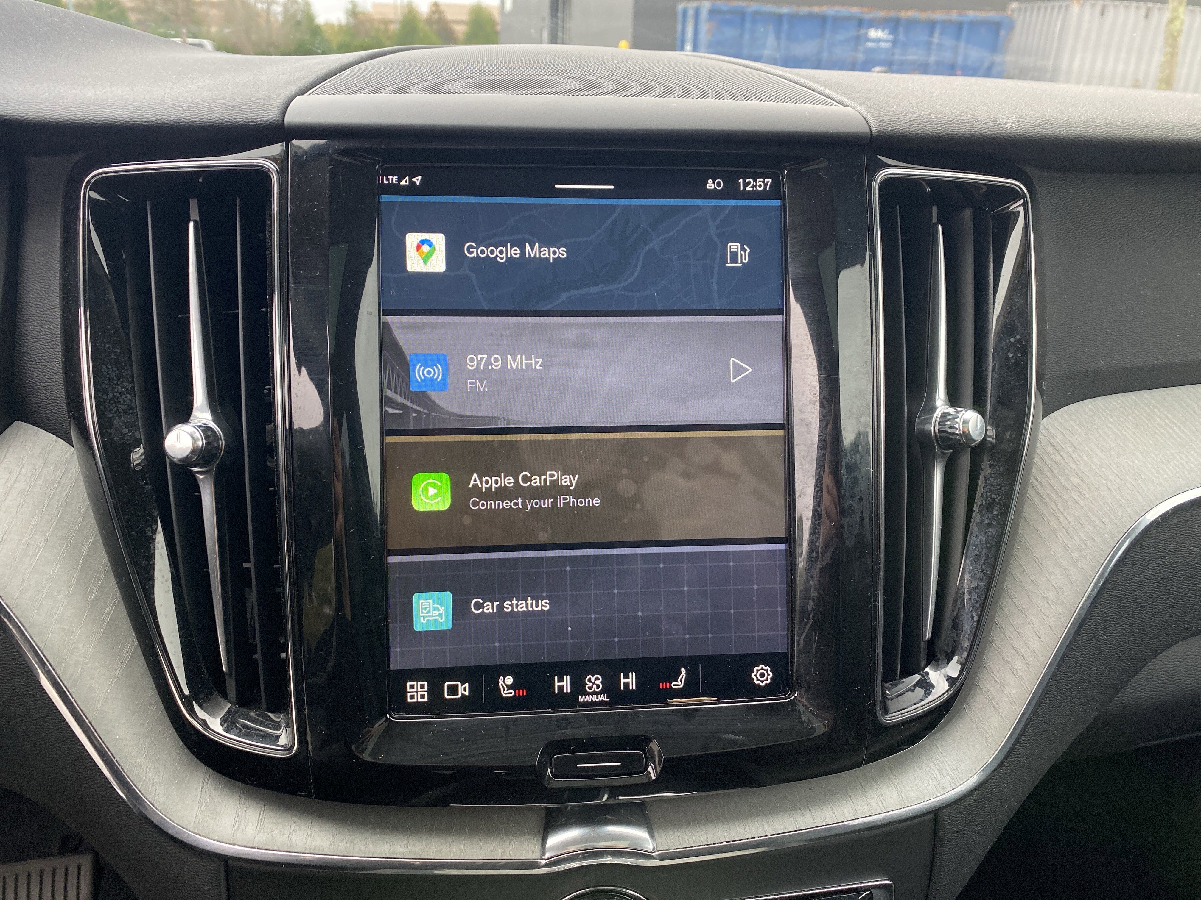 Used 2025 Volvo XC60 B5 Plus image 27