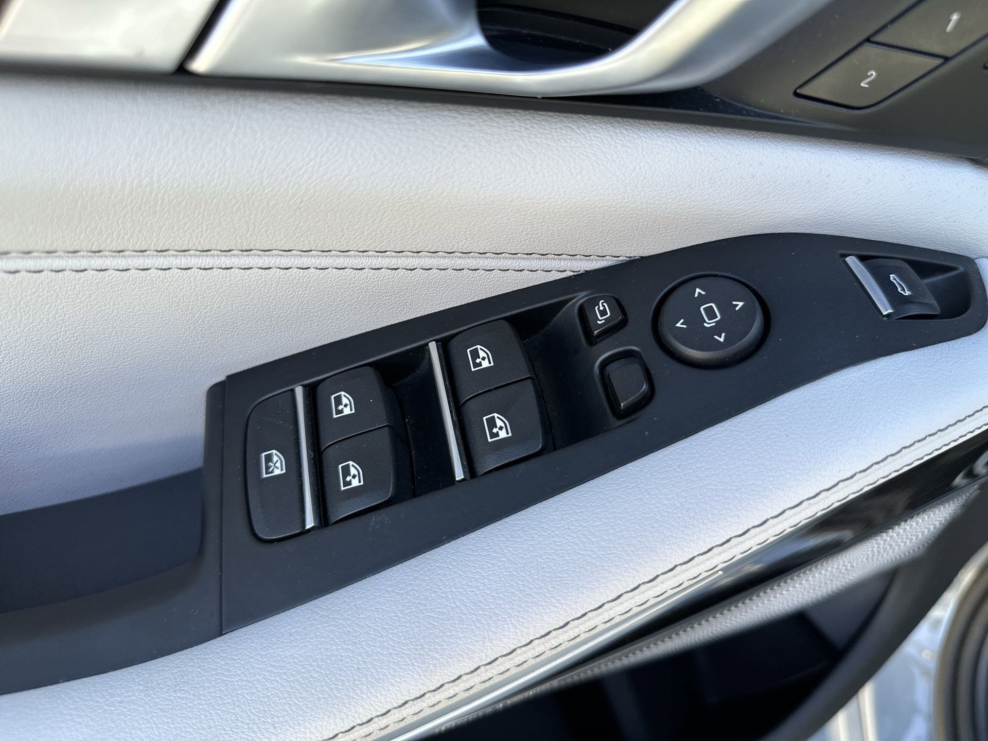 Used 2025 BMW X5 M60i image 15