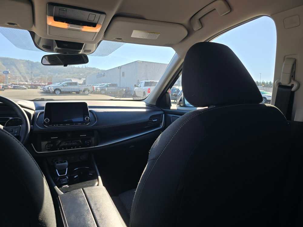 Used 2025 Nissan Rogue SV image 14