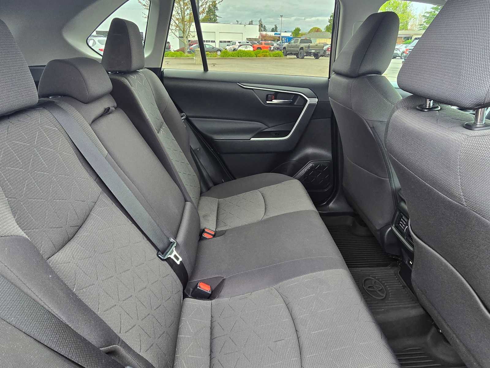 Used 2021 Toyota RAV4 XLE w/ Convenience Package image 14