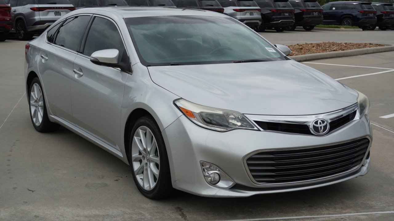 Used 2013 Toyota Avalon Limited image 3