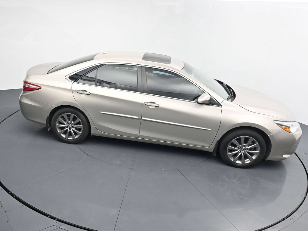 Used 2017 Toyota Camry XLE w/ Moonroof Package FWD image 17