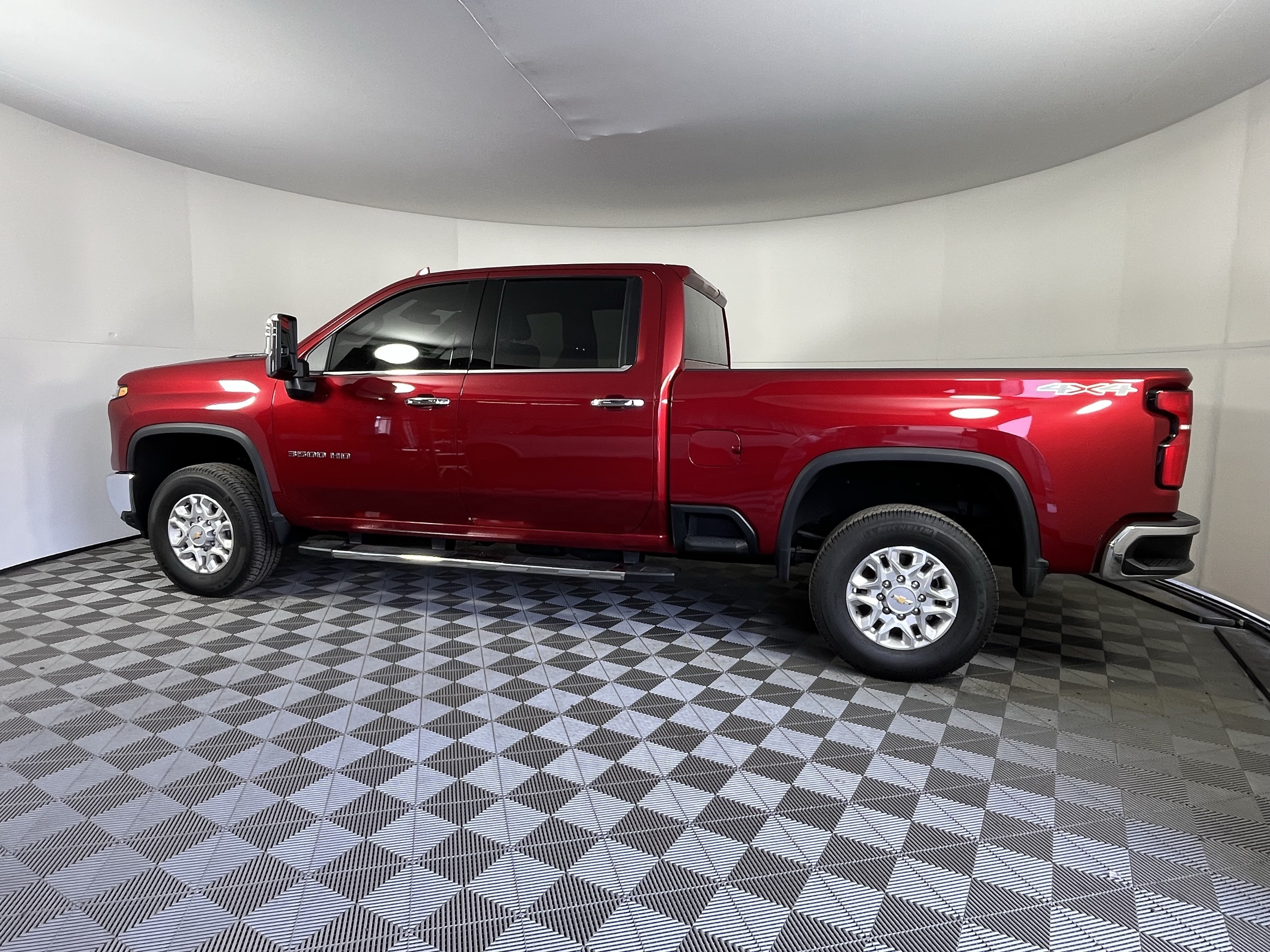 Used 2025 Chevrolet Silverado 3500 LTZ AWD/4WD image 4