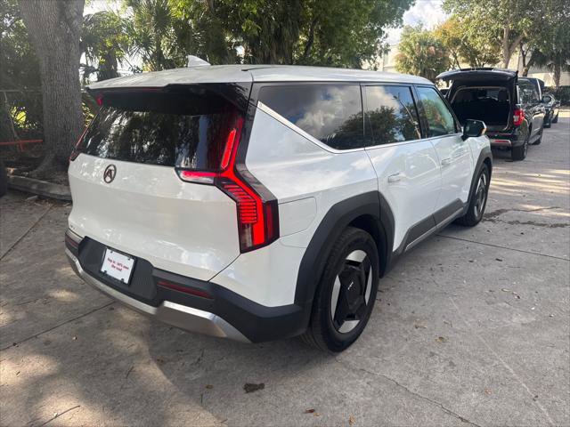 Used 2024 Kia EV9 Light Long Range RWD image 6