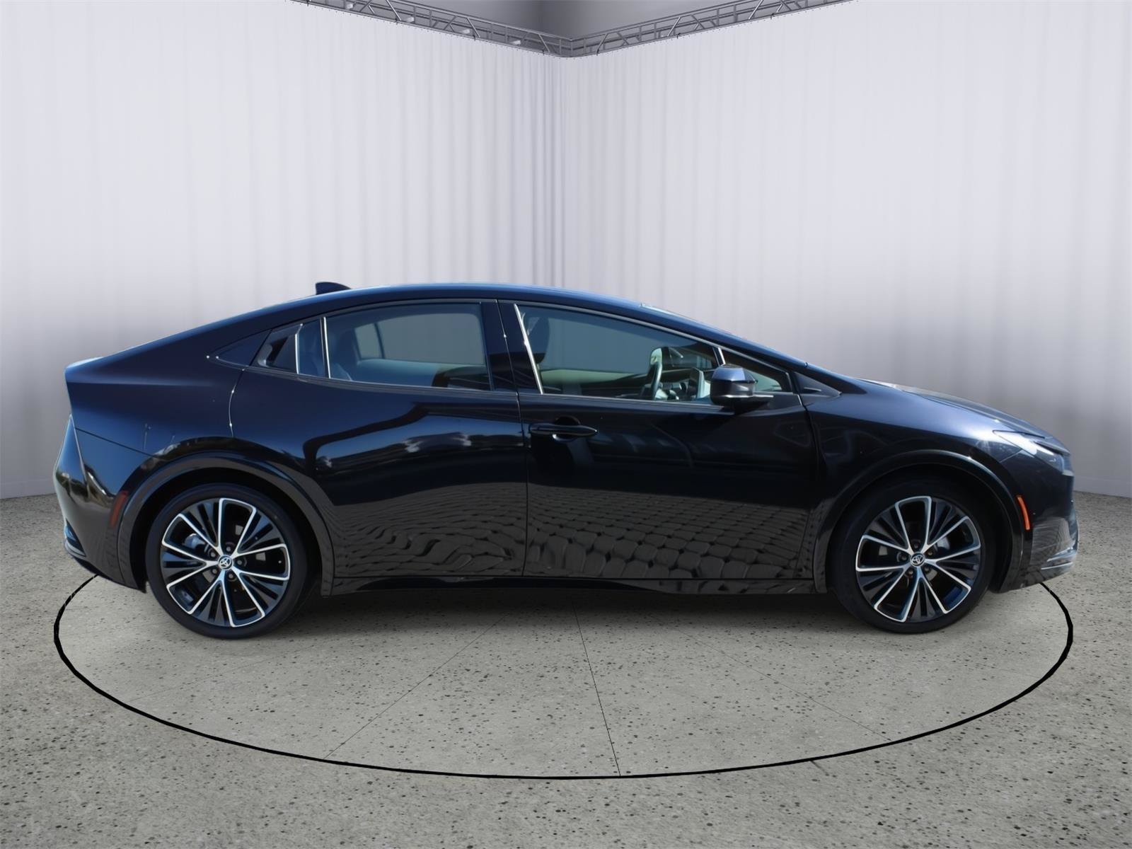 Used 2025 Toyota Prius XLE FWD image 9