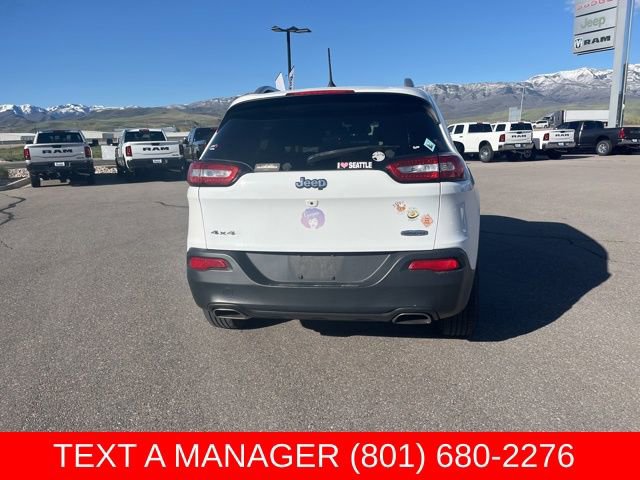 Used 2017 Jeep Cherokee Latitude w/ Cold Weather Group AWD/4WD image 5